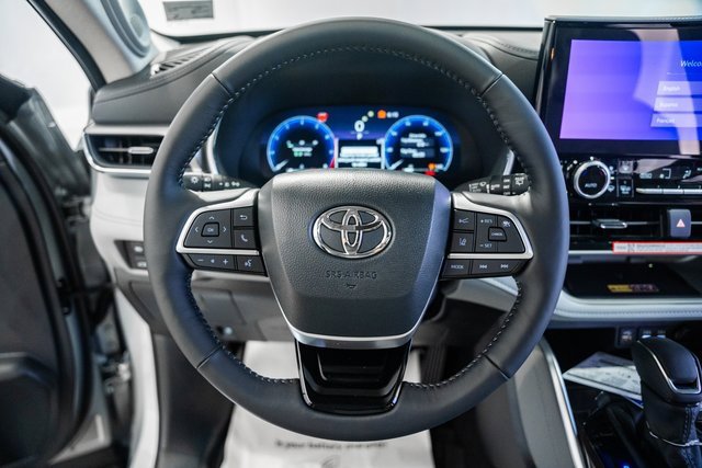 New 2025 Toyota Highlander Platinum image 31