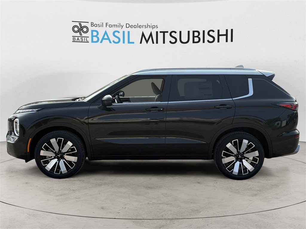 New 2025 Mitsubishi Outlander SEL image 2