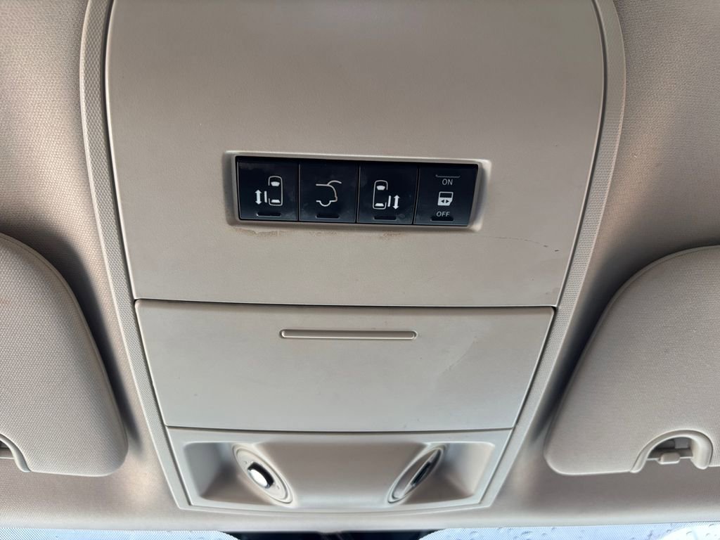 Used 2011 Chrysler Town & Country Touring-L w/ Entertainment Group #2 FWD image 24
