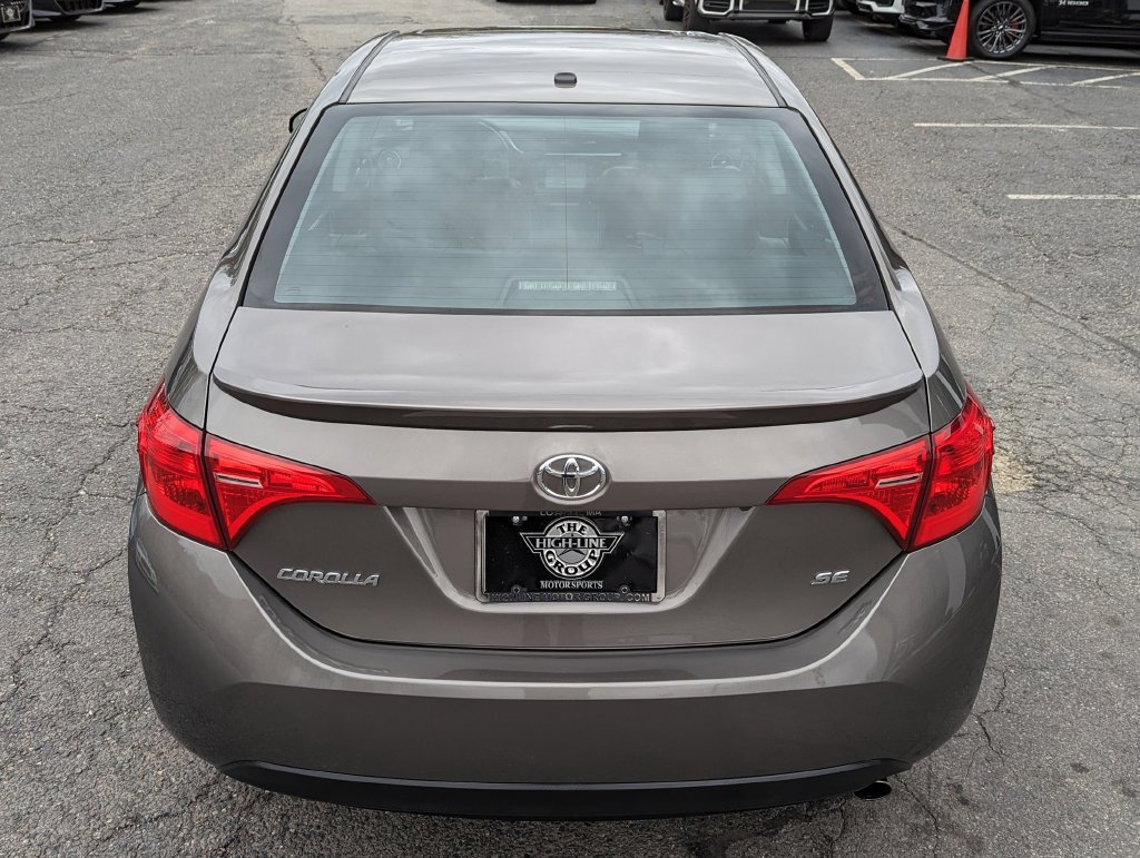 Used 2017 Toyota Corolla SE w/ SE Premium Package FWD image 9