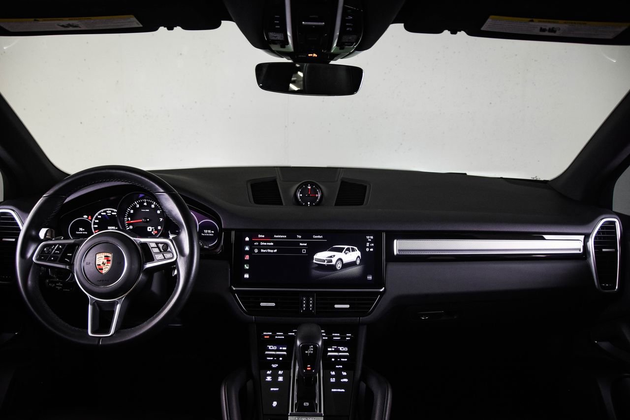 Certified 2023 Porsche Cayenne Platinum Edition image 25