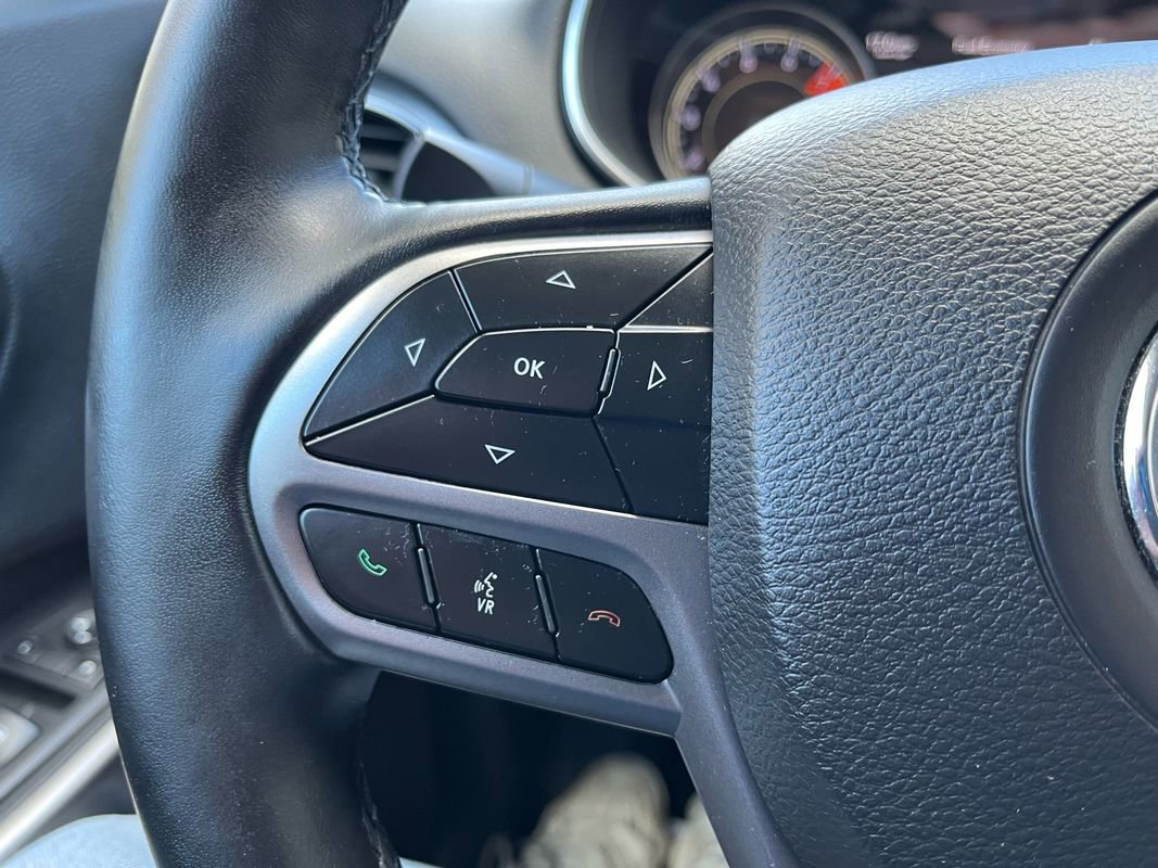 Used 2019 Jeep Cherokee Limited image 18