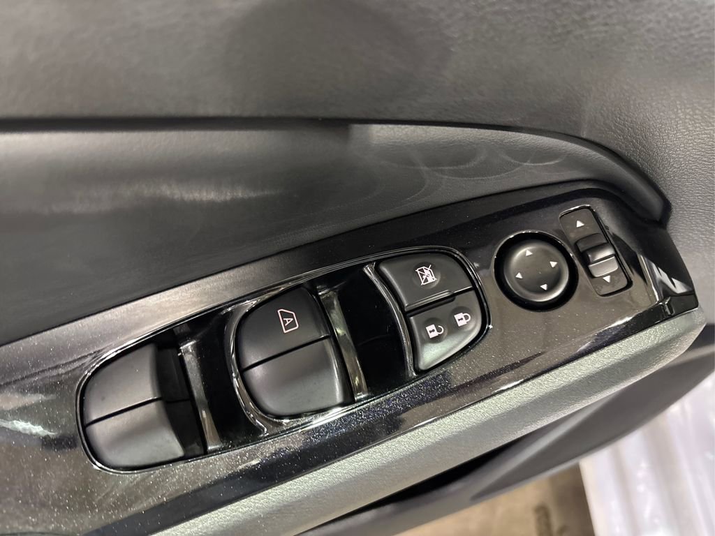 Used 2025 Nissan Altima 2.5 SR image 32