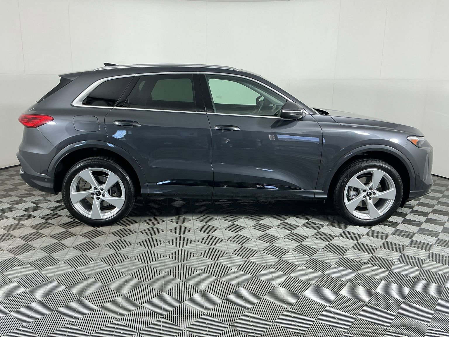 Used 2025 Audi Q5 Premium Plus w/ Premium Plus image 10