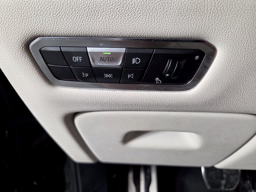 Used 2023 BMW X6 xDrive40i w/ M Sport Package AWD/4WD image 18