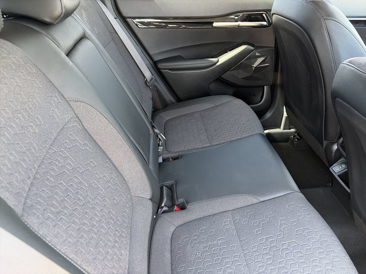 Certified 2025 Kia Seltos S FWD image 12