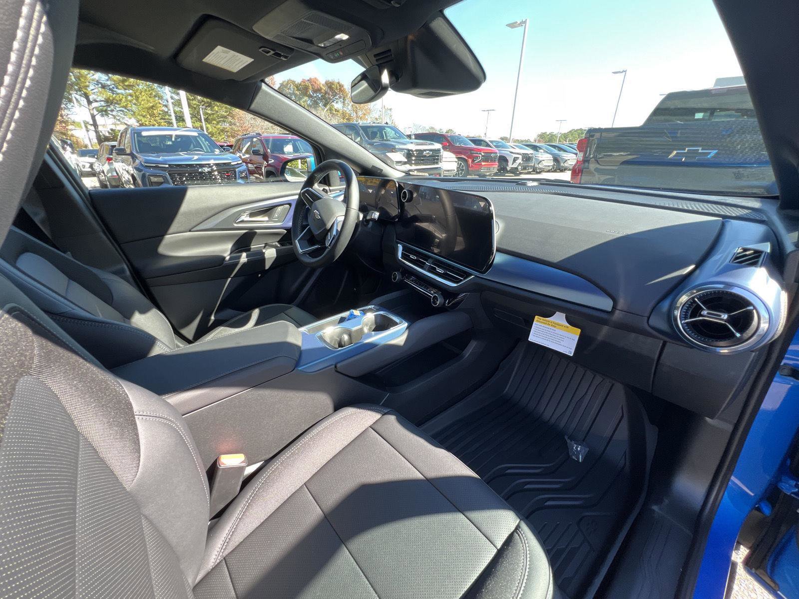 New 2026 Chevrolet Equinox EV LT image 26