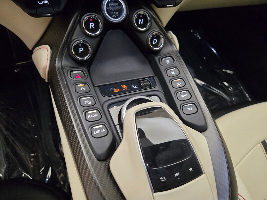 Used 2023 Aston Martin V8 Vantage Coupe RWD image 36