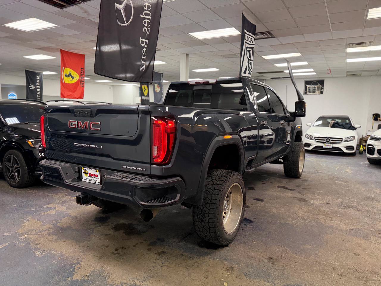Used 2022 GMC Sierra 3500 Denali w/ Denali Ultimate Package AWD/4WD image 7