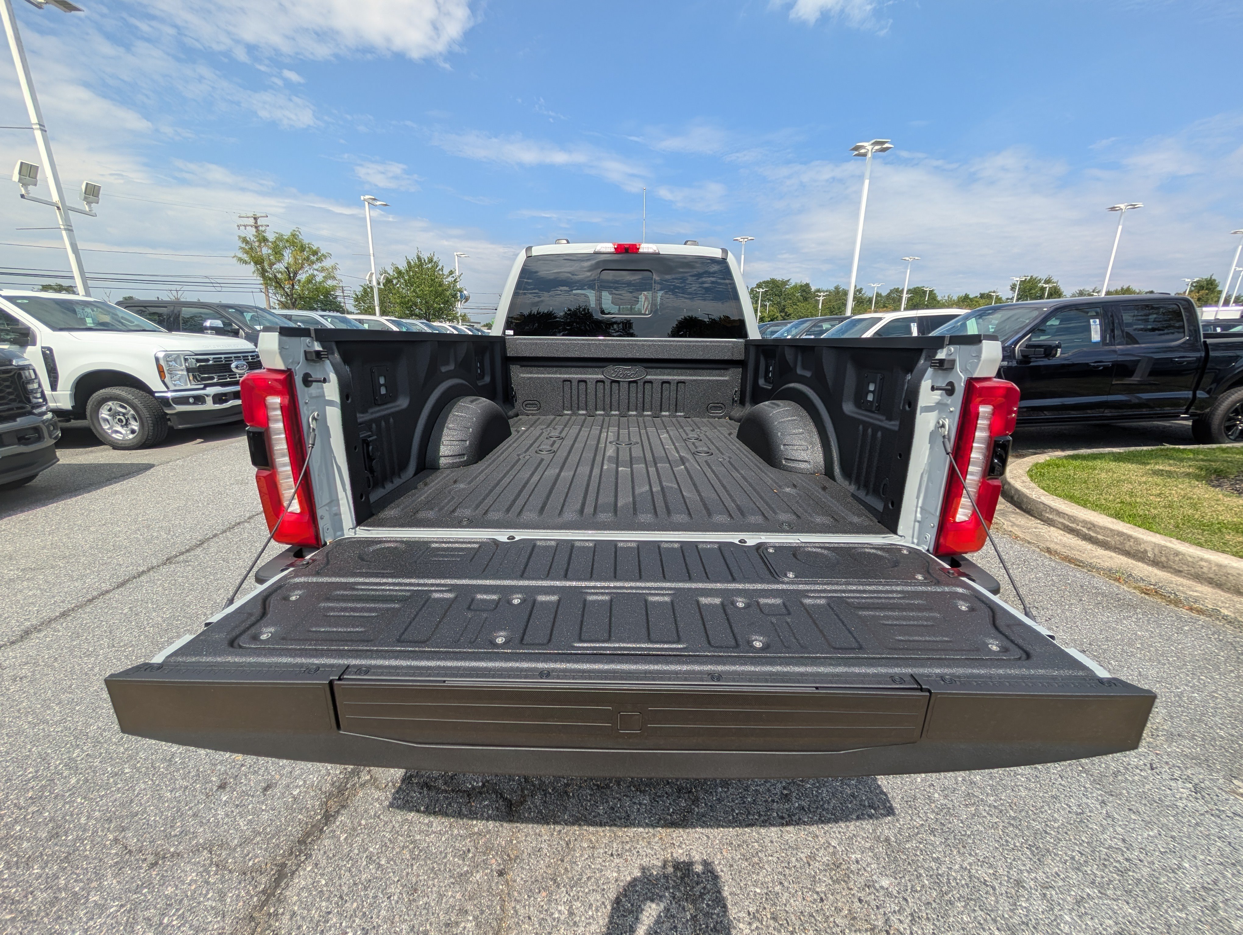New 2026 Ford F250 Lariat w/ Black Appearance Package AWD/4WD image 8