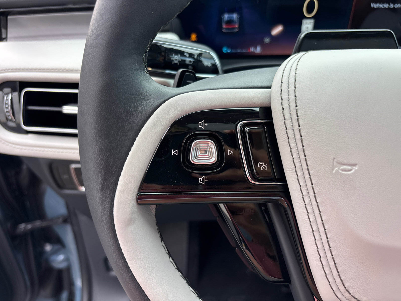 New 2026 Lincoln Aviator AWD image 17