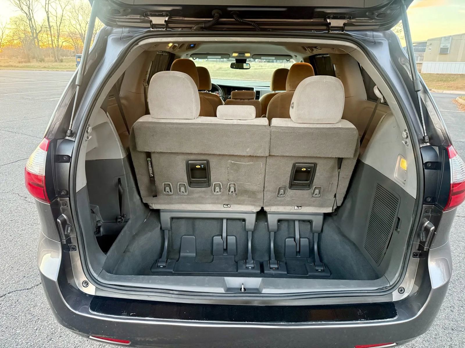 Used 2020 Toyota Sienna LE image 17