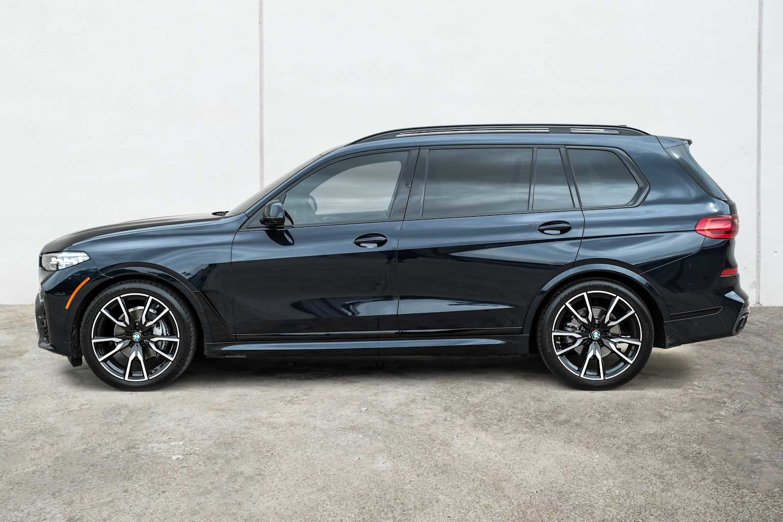 Used 2022 BMW X7 xDrive40i w/ M Sport Package image 14
