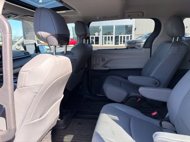 Used 2023 Toyota Sienna XLE w/ XLE Plus Package FWD image 28