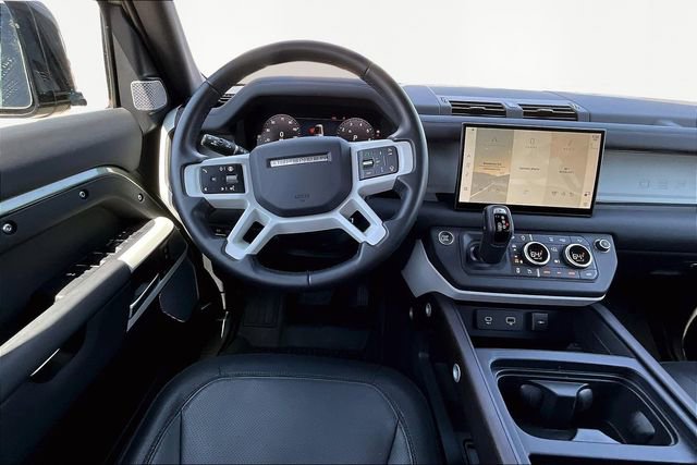 Used 2024 Land Rover Defender 130 X-Dynamic SE image 5