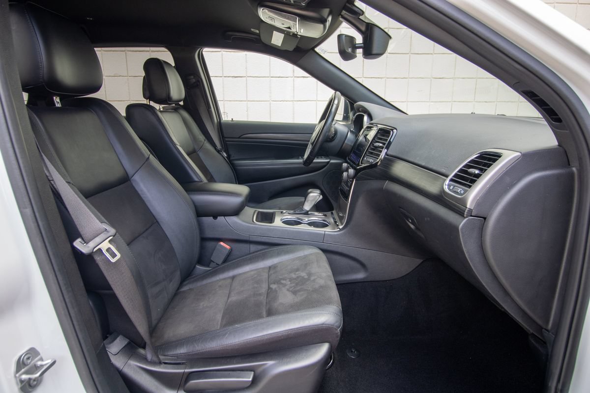 Used 2020 Jeep Grand Cherokee Altitude RWD image 21