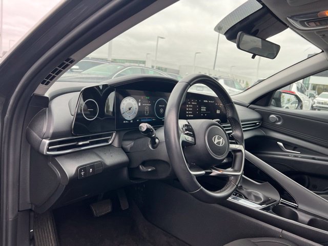 Used 2025 Hyundai Elantra SEL FWD image 9