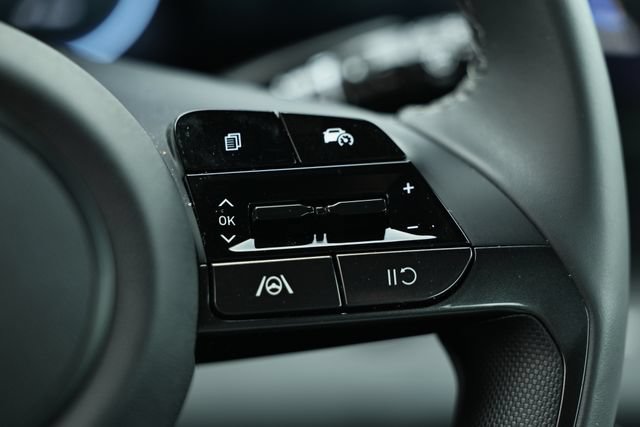 Certified 2025 Hyundai Elantra SEL FWD image 35