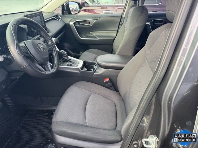 Used 2020 Toyota RAV4 XLE image 2