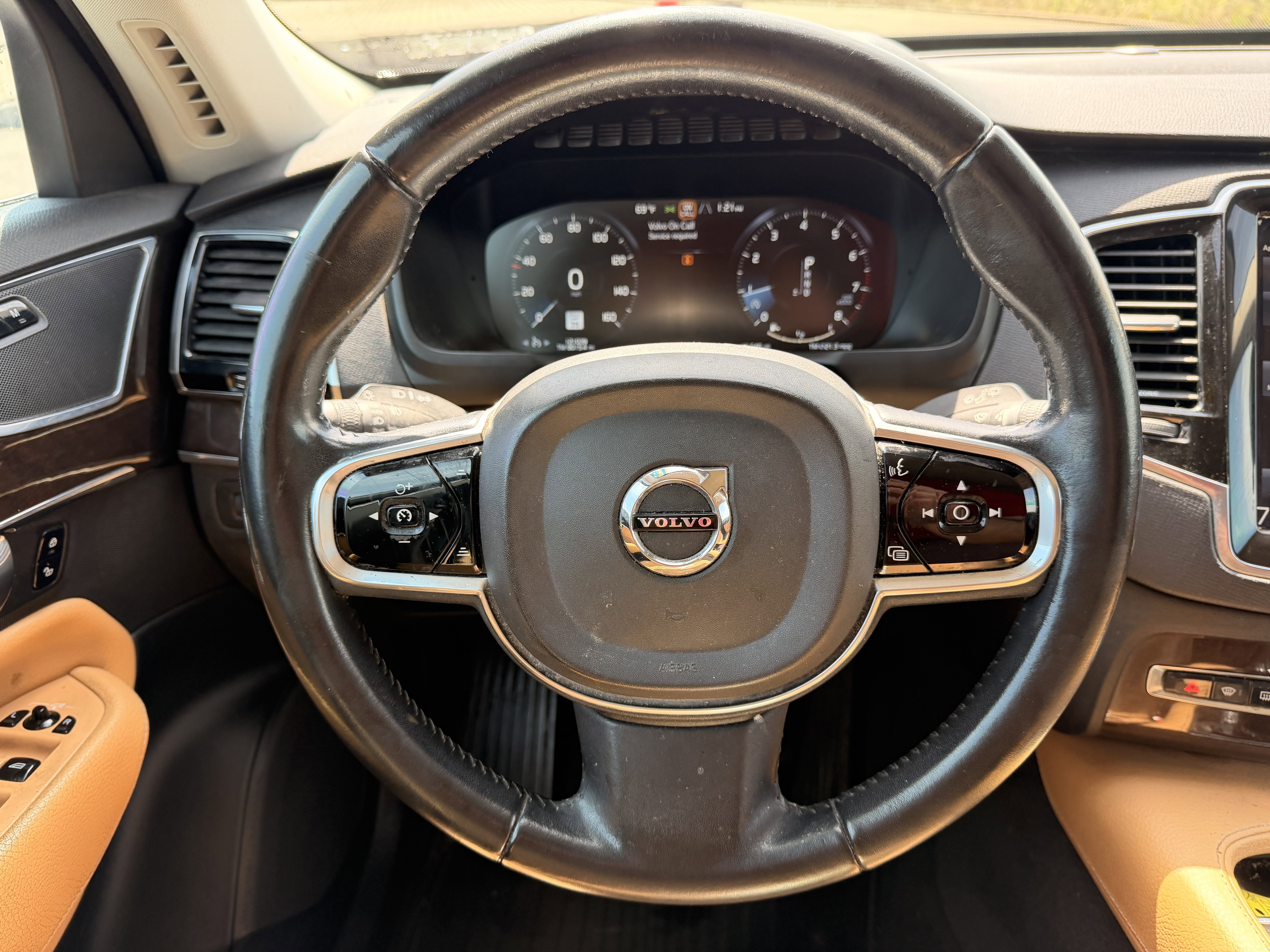 Used 2016 Volvo XC90 T6 Momentum w/ Momentum Plus Package image 17