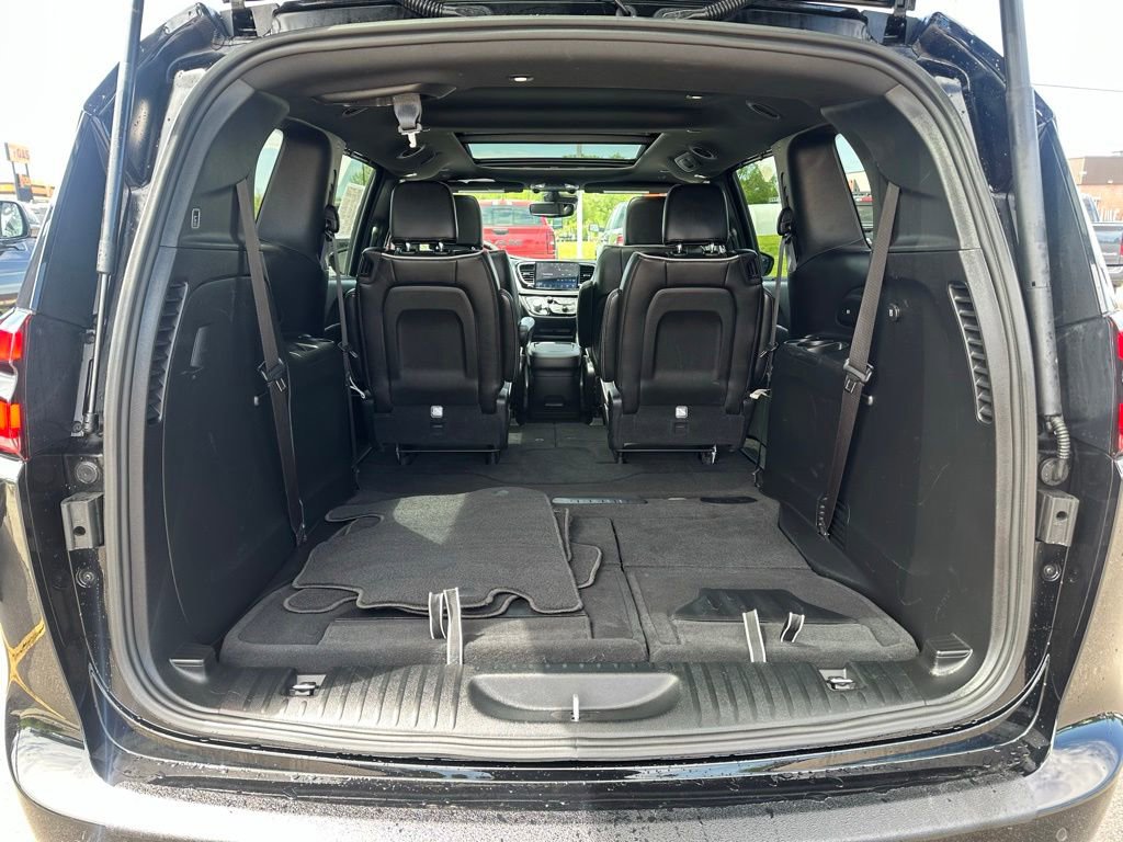 Certified 2026 Chrysler Pacifica Limited AWD/4WD image 8