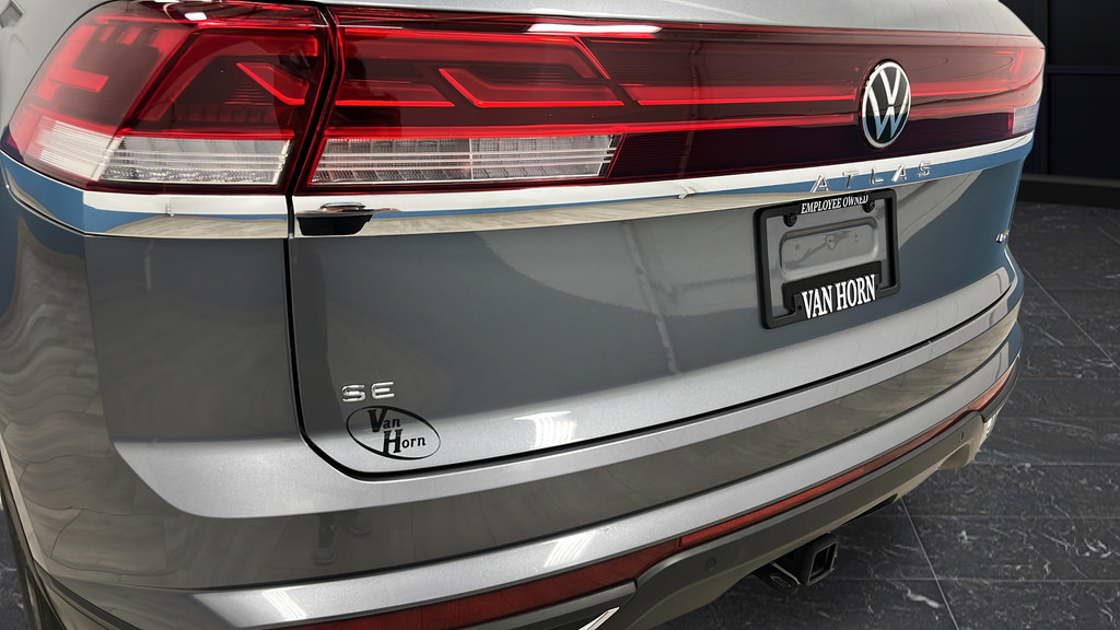 Used 2024 Volkswagen Atlas Cross Sport SE w/ Black Wheel Package AWD/4WD image 36