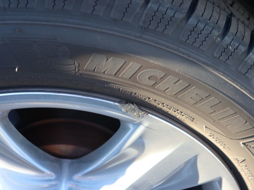 Used 2014 Toyota Highlander Limited image 30