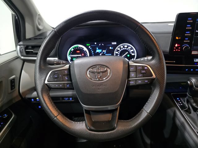 Used 2024 Toyota Sienna Limited AWD/4WD image 16