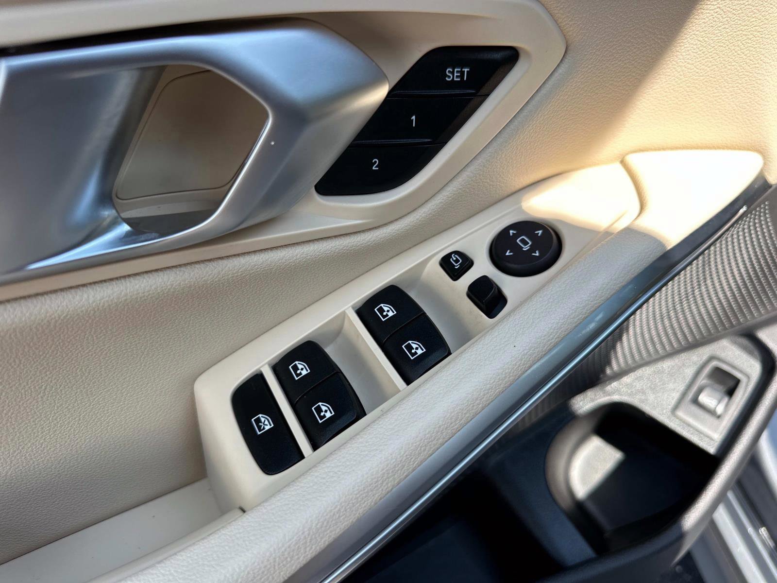 Used 2024 BMW 330i Sedan w/ Premium Package image 19