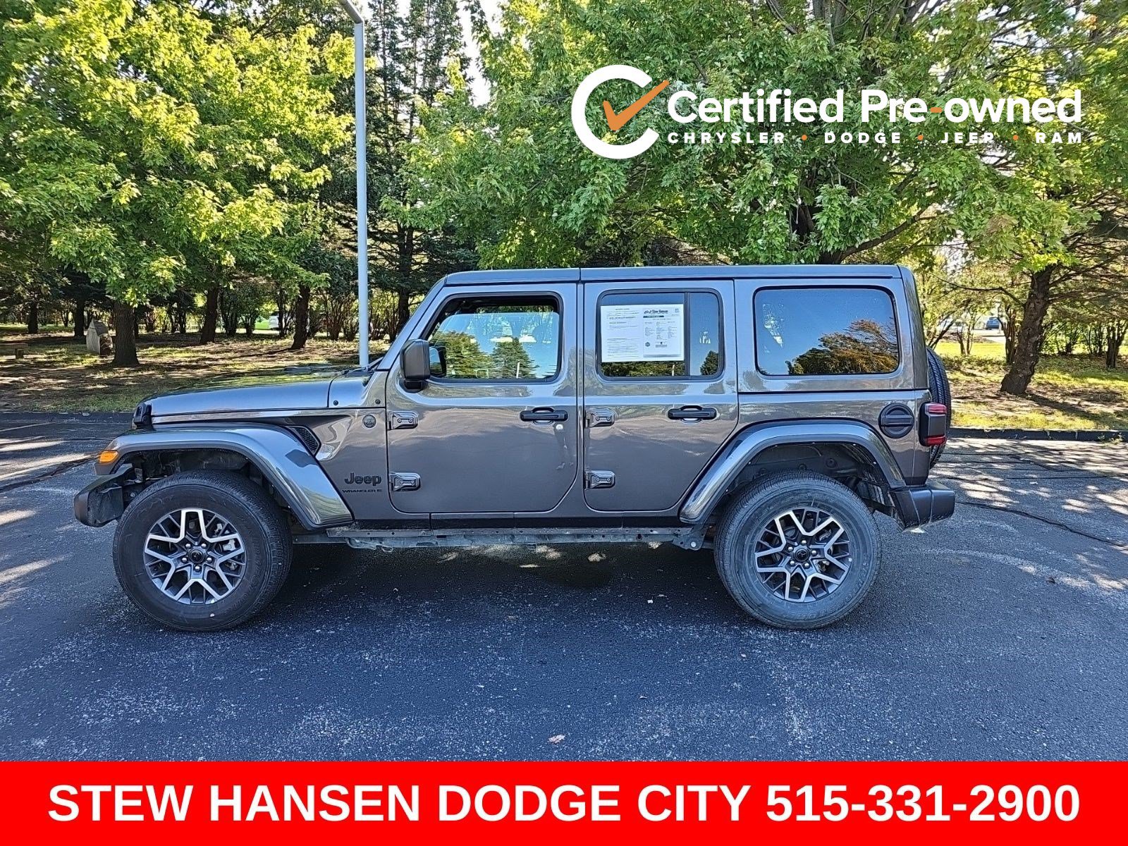 Used 2025 Jeep Wrangler Unlimited Sahara AWD/4WD image 1