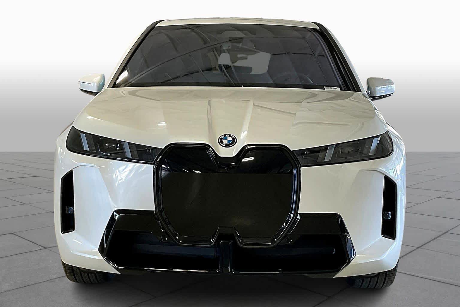 Used 2026 BMW iX xDrive45 w/ M Sport Package AWD/4WD image 3