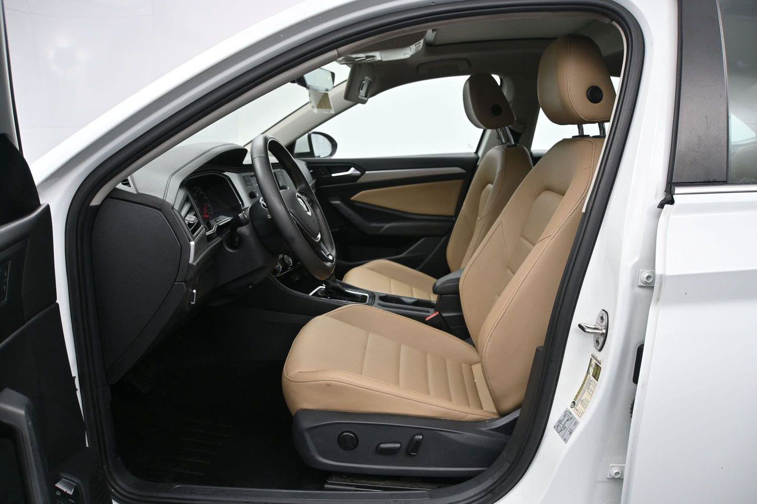 Used 2021 Volkswagen Jetta SE w/ SE Cold Weather Package FWD image 6