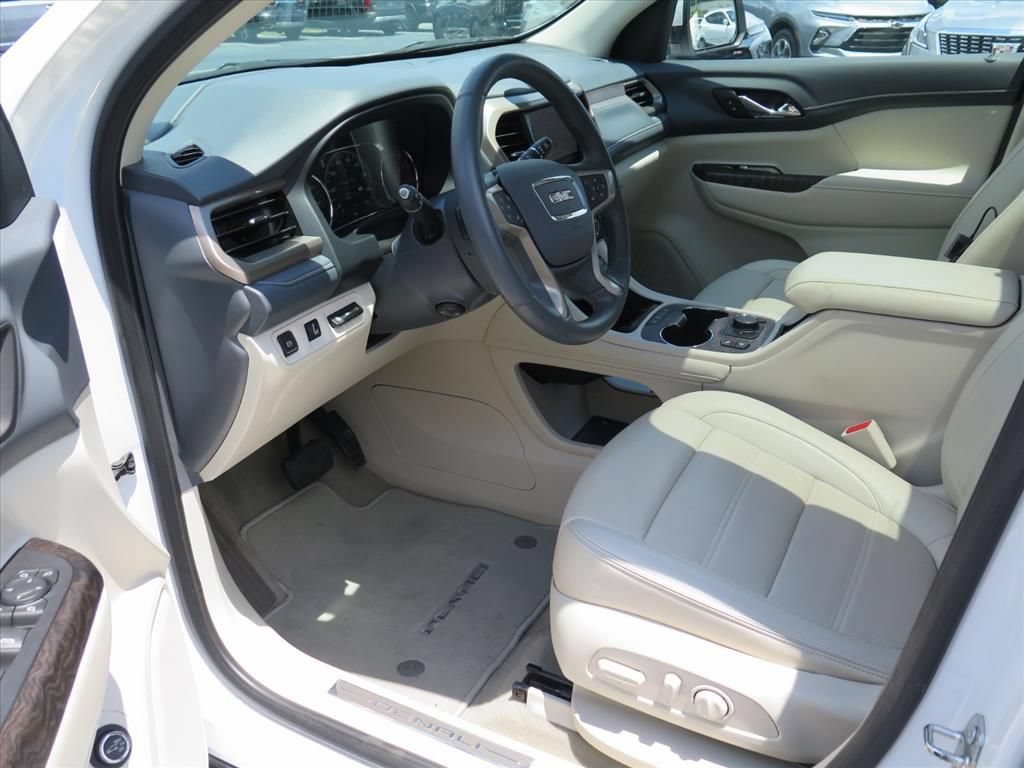 Used 2023 GMC Acadia Denali w/ Denali Ultimate Package AWD/4WD image 9