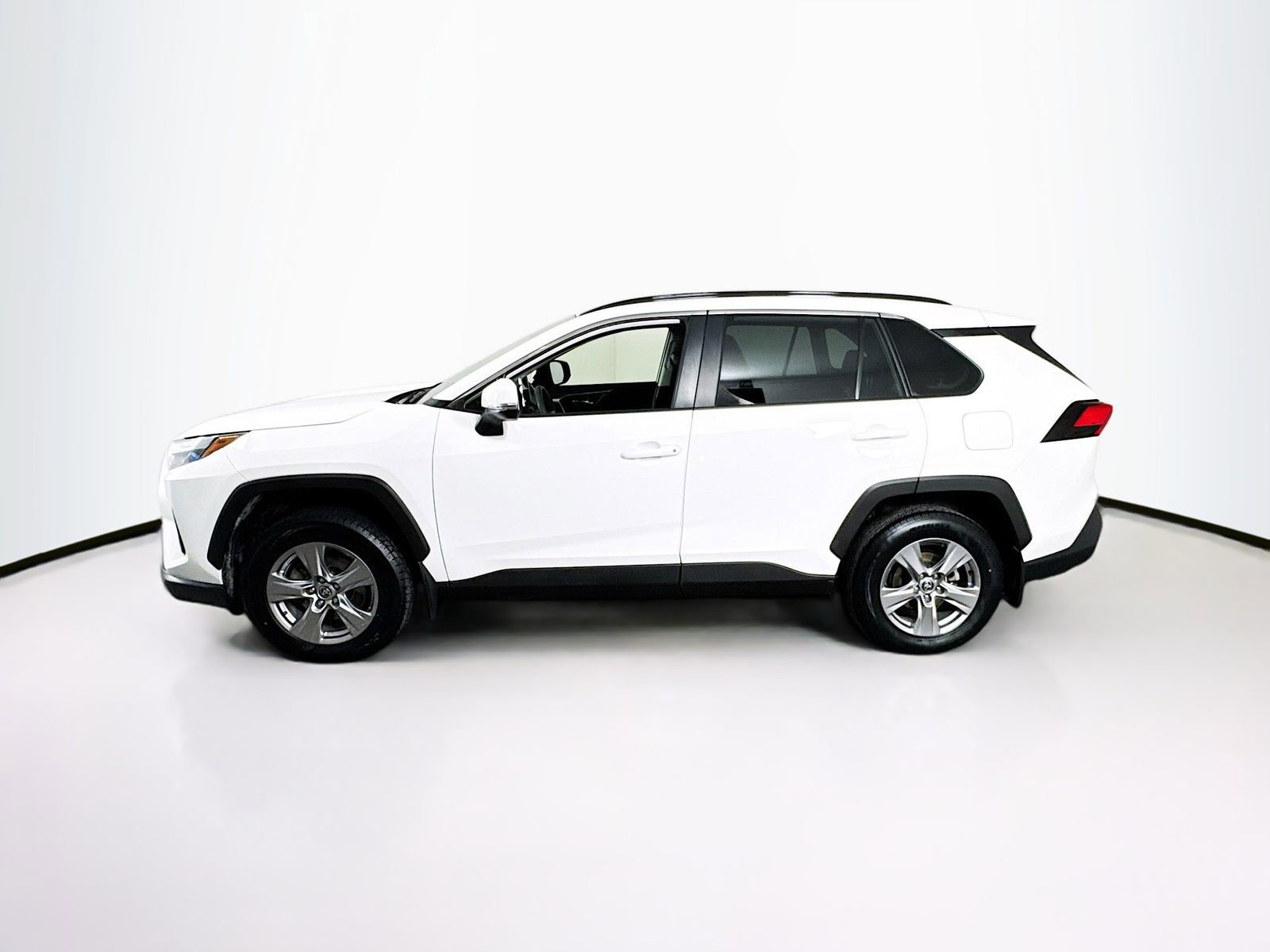 Used 2023 Toyota RAV4 XLE w/ Convenience Package image 4
