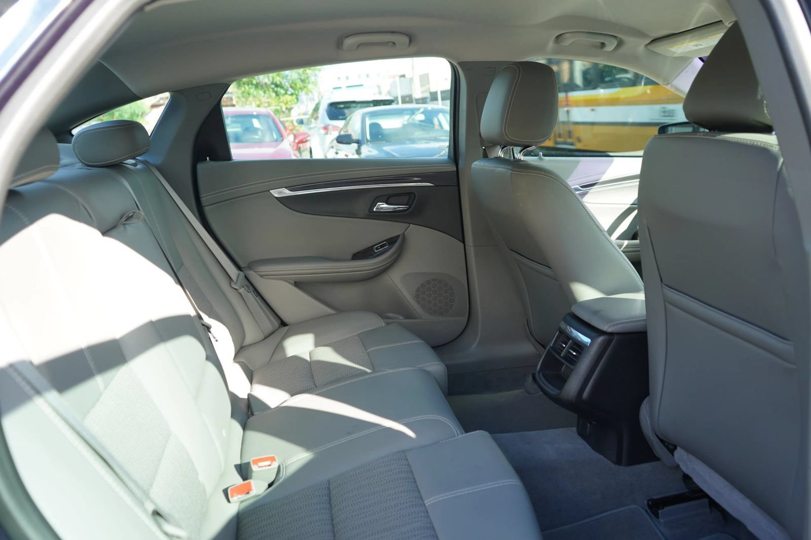 Used 2015 Chevrolet Impala LT w/ Convenience Package FWD image 18