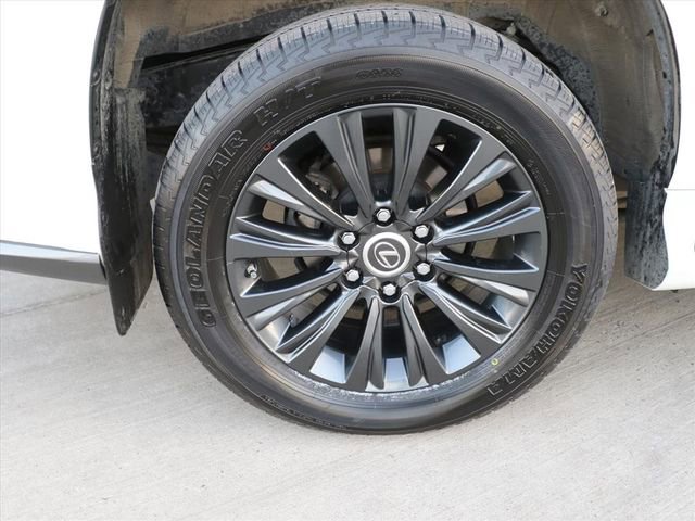 Used 2023 Lexus GX 460 Premium w/ Accessory Package image 7