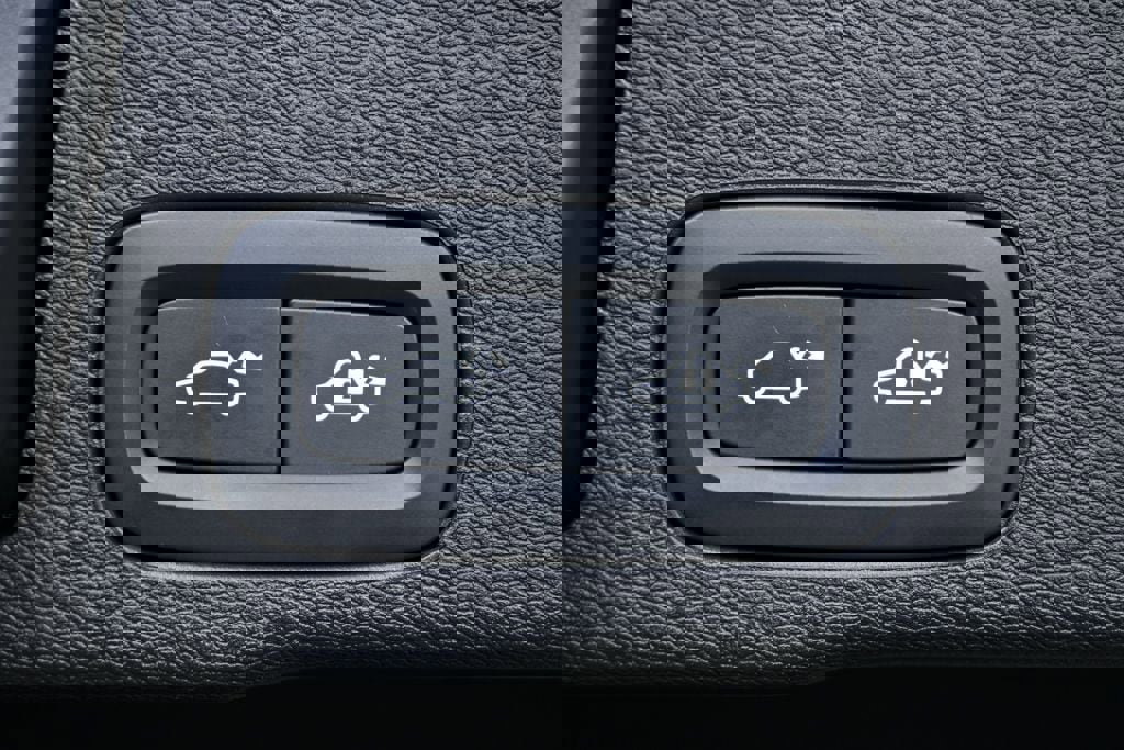 Certified 2024 Volvo XC60 B5 Plus w/ Protection Package Premier AWD/4WD image 31