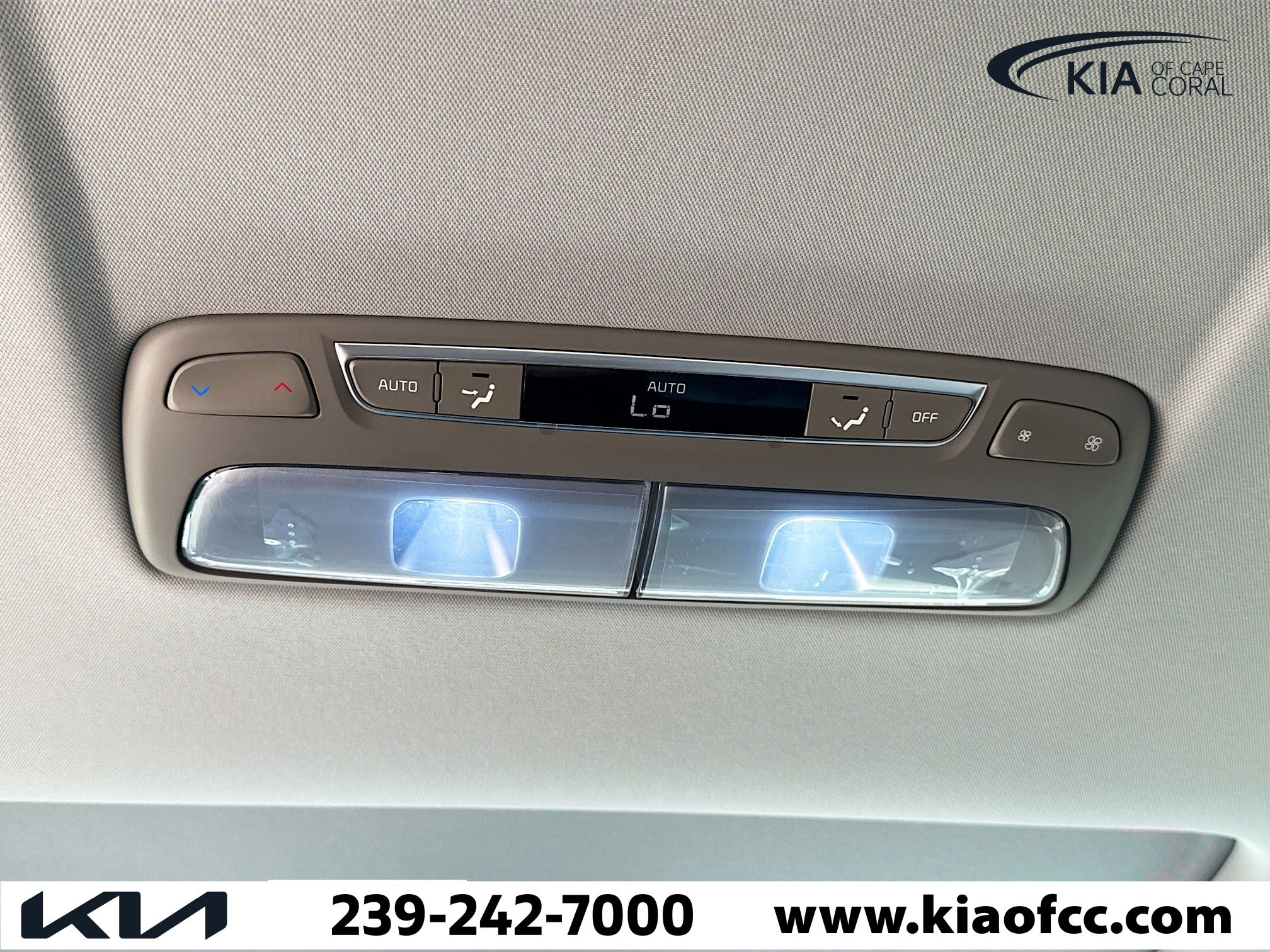 Used 2025 Kia Telluride EX w/ EX Captain's Chair Package image 19