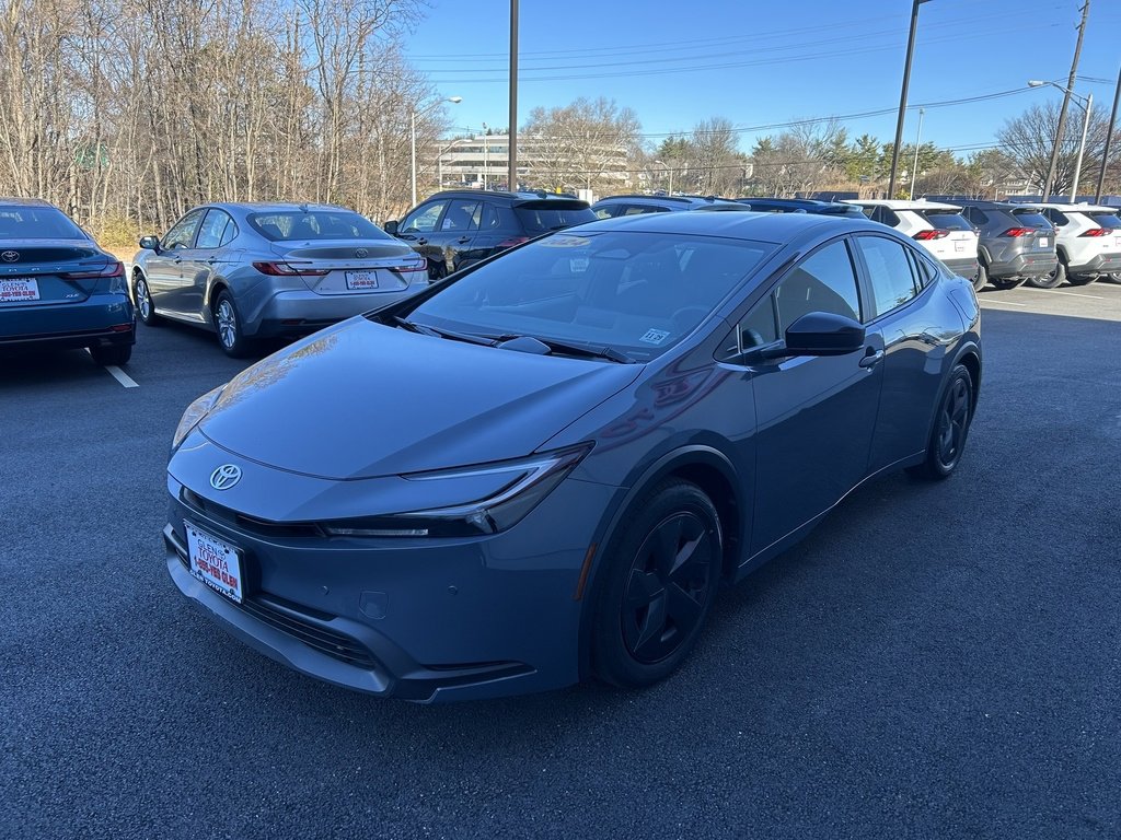 Used 2024 Toyota Prius LE image 2