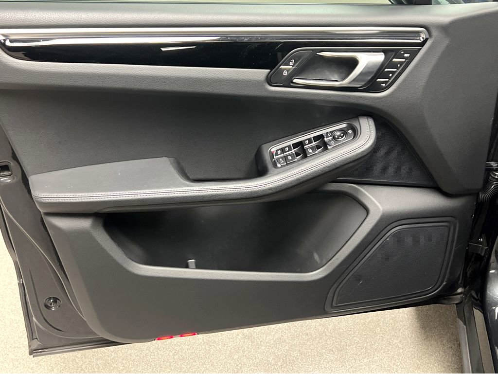 Used 2023 Porsche Macan image 38