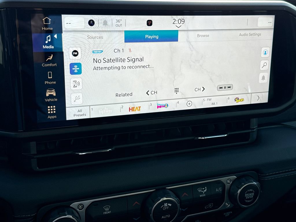 Used 2025 Jeep Gladiator Mojave image 24