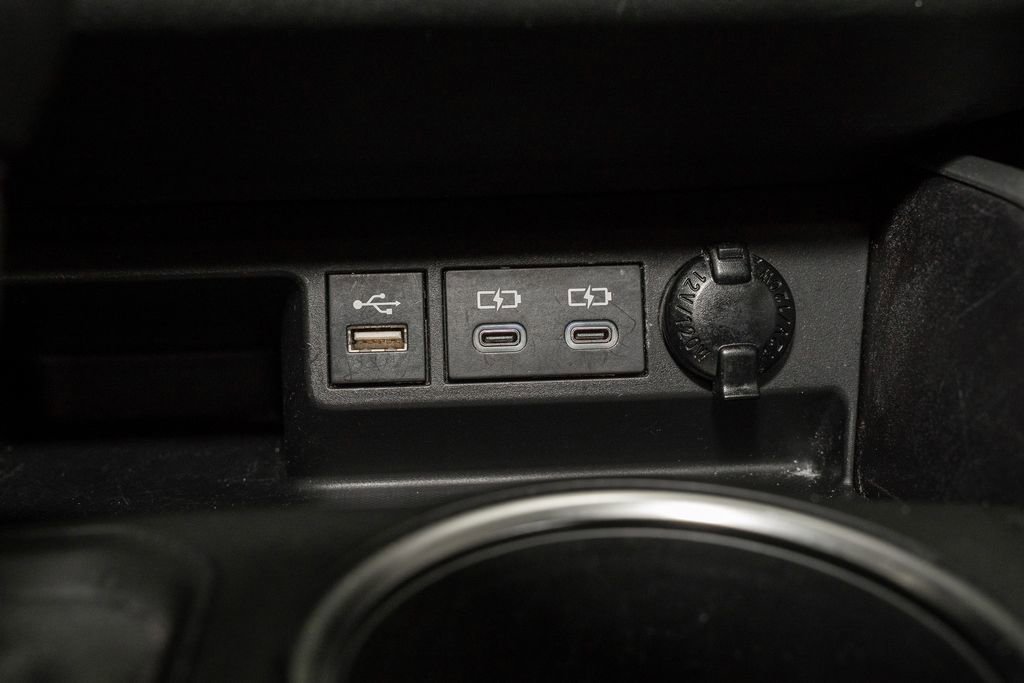 Used 2023 Toyota Highlander XLE image 18