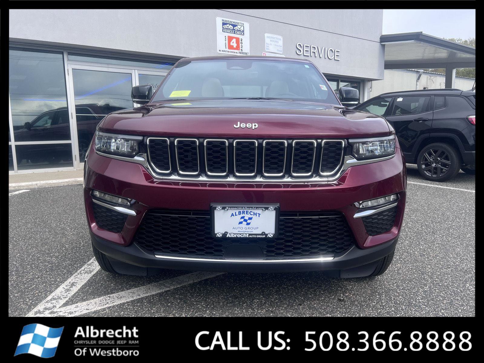 Used 2025 Jeep Grand Cherokee Limited AWD/4WD image 8