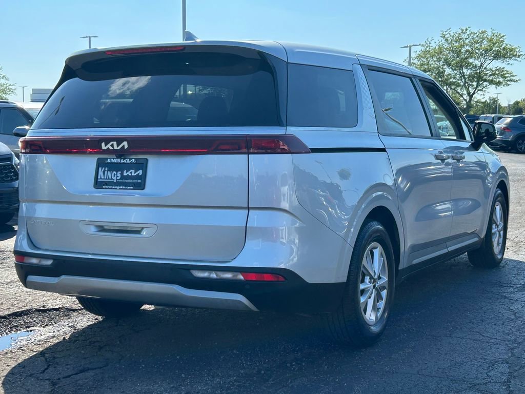 Used 2023 Kia Carnival LX FWD image 7