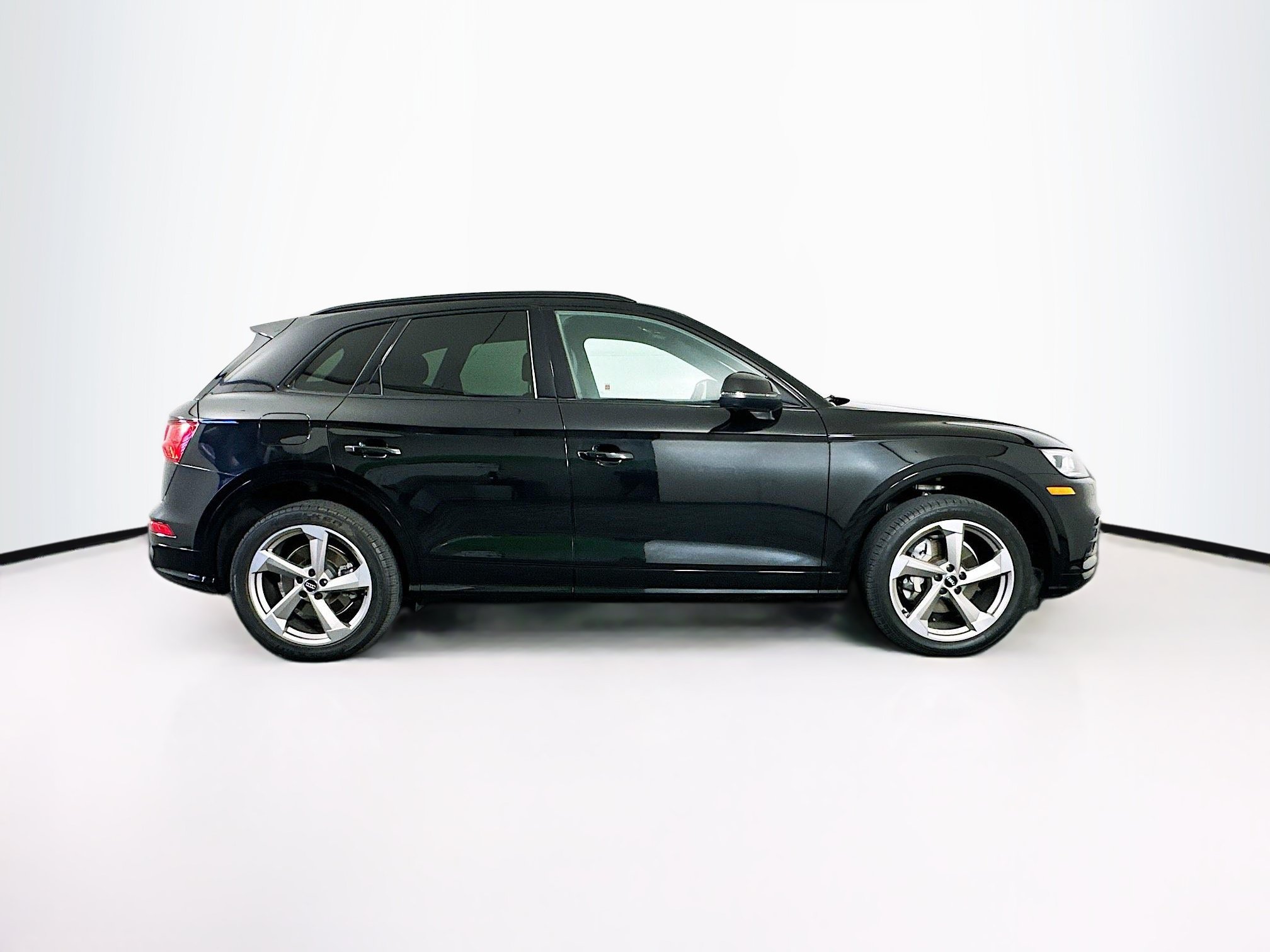 Used 2020 Audi Q5 2.0T Titanium Premium Plus w/ Premium Plus Package AWD/4WD image 10