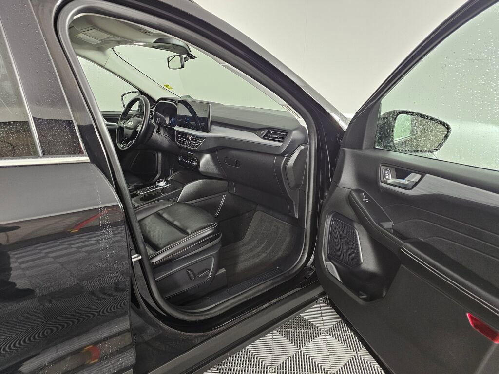 Used 2024 Ford Escape Platinum image 37