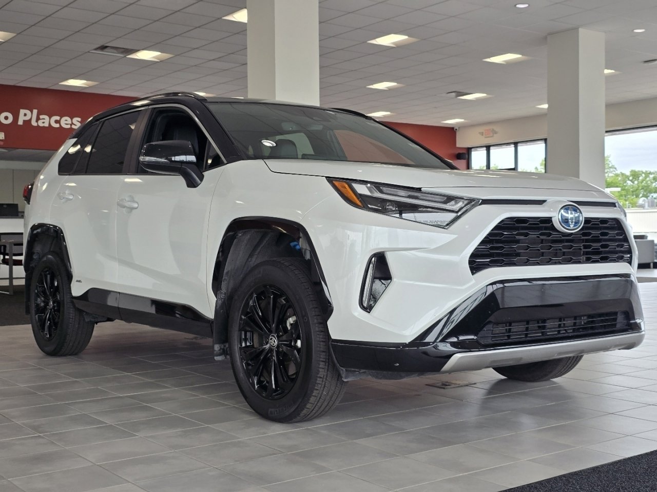 Used 2024 Toyota RAV4 XSE AWD/4WD image 2