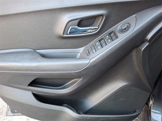 Used 2017 Chevrolet Trax LT w/ LT Convenience Package image 14