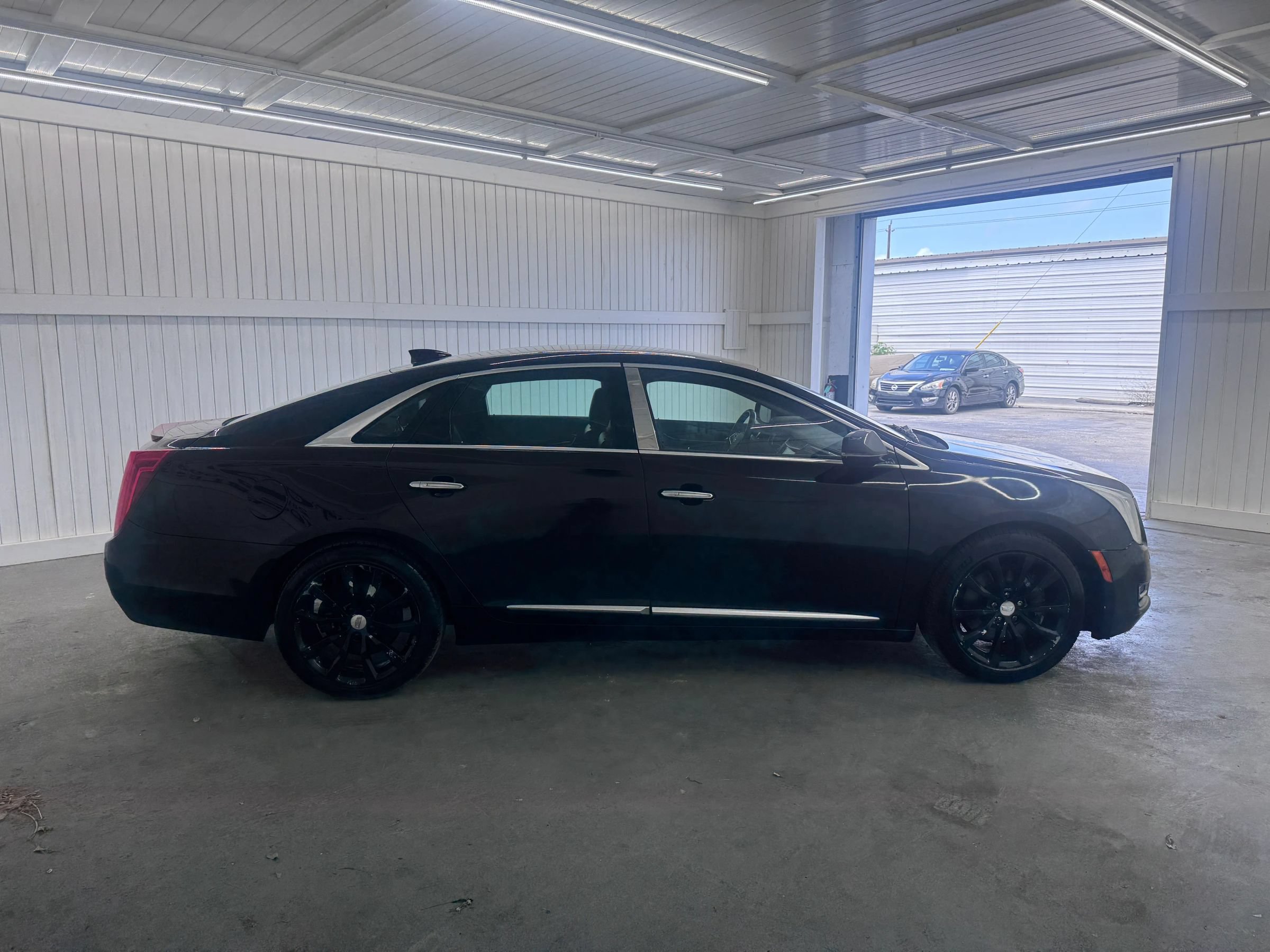 Used 2017 Cadillac XTS Luxury FWD image 4