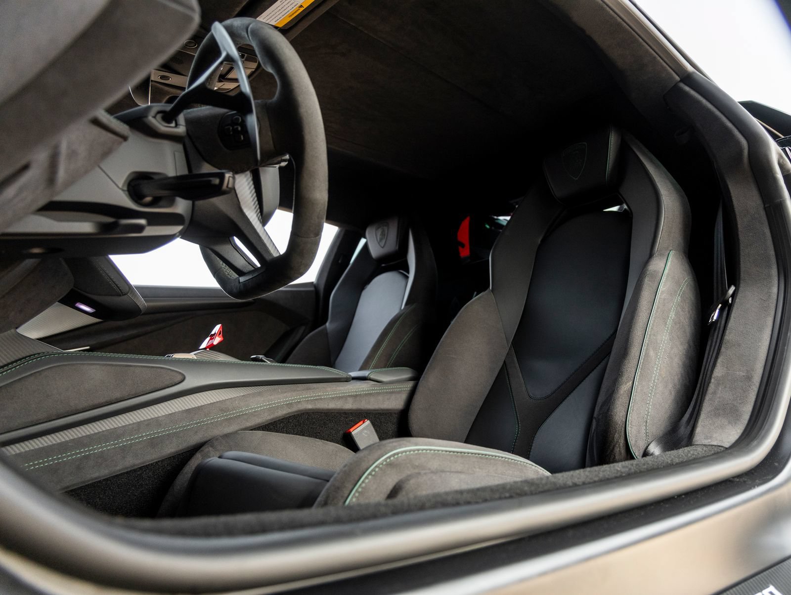 Used 2025 Lamborghini Revuelto AWD/4WD image 28